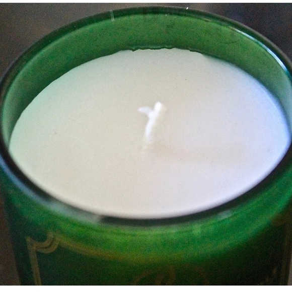 DW HOME CANDLE JUNIPER WREATH RICHLY SCENTED NEW - Picture 2 of 3